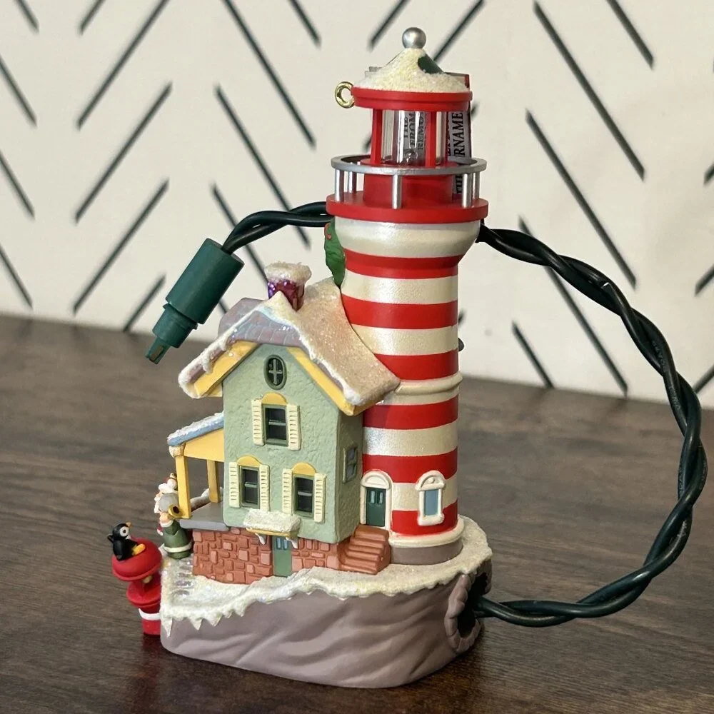 Hallmark 2005 Lighthouse Greetings Ornament Flashing Light Magic Christmas